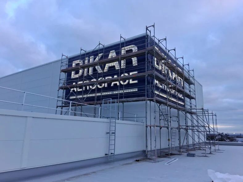 LED-Buchstaben Montage